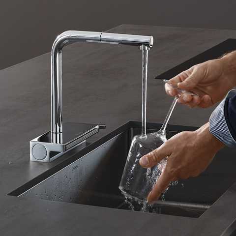 Змішувач для кухні Hansgrohe 73830000 Aquno Select M81з висувним розпилювачем 2jet sBox хром Купити Змішувач для кухні Hansgrohe 73830000 Aquno Select M81з висувним розпилювачем 2jet sBox хром в Києві vannaja.kiev.ua